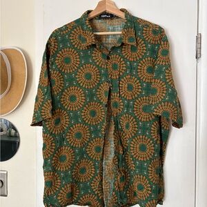 Men’s XXL Green & Orange Short-Sleeve Button-Up Shirt